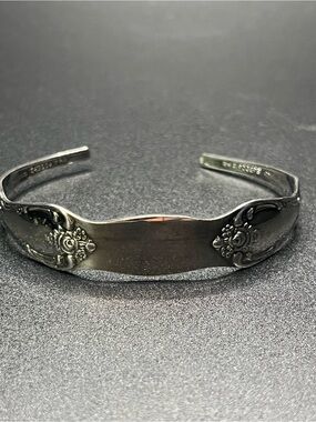 Wm A Rogers Oneida silverplate spoon cuff bracelet floral